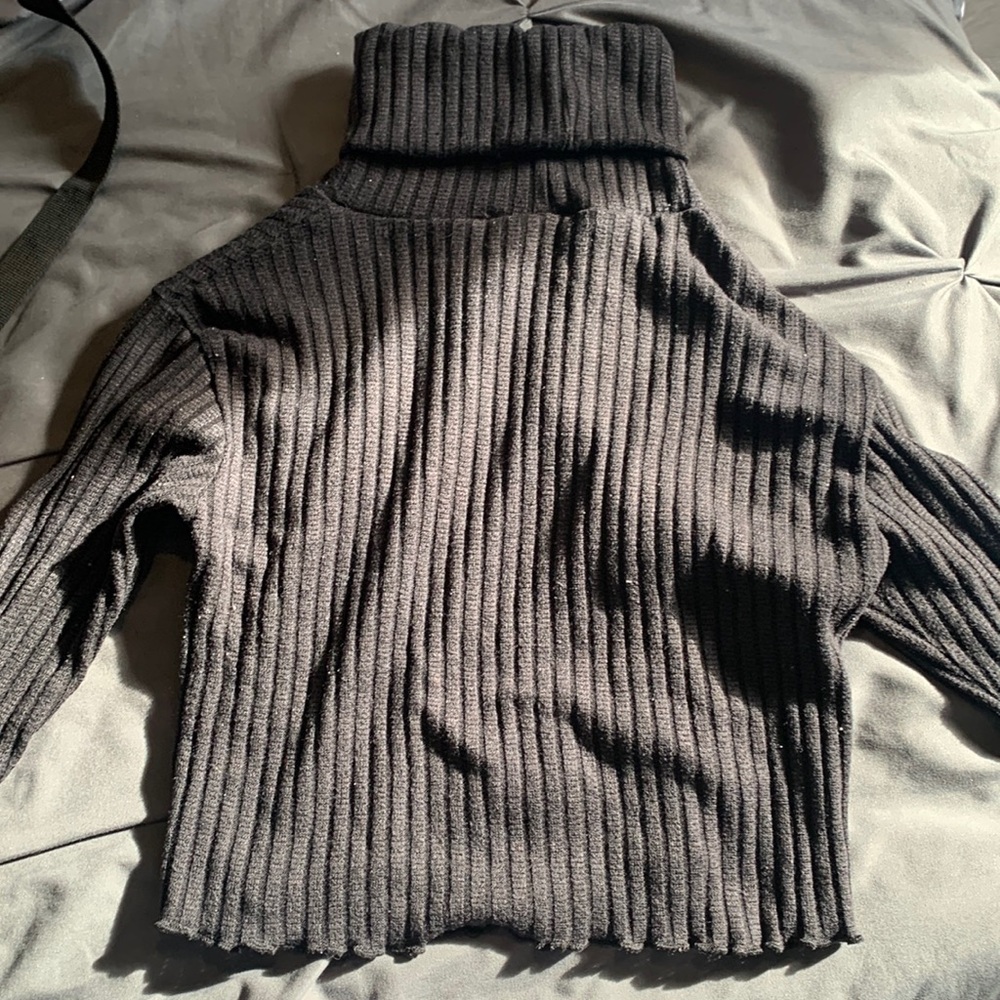Turtle neck crop top